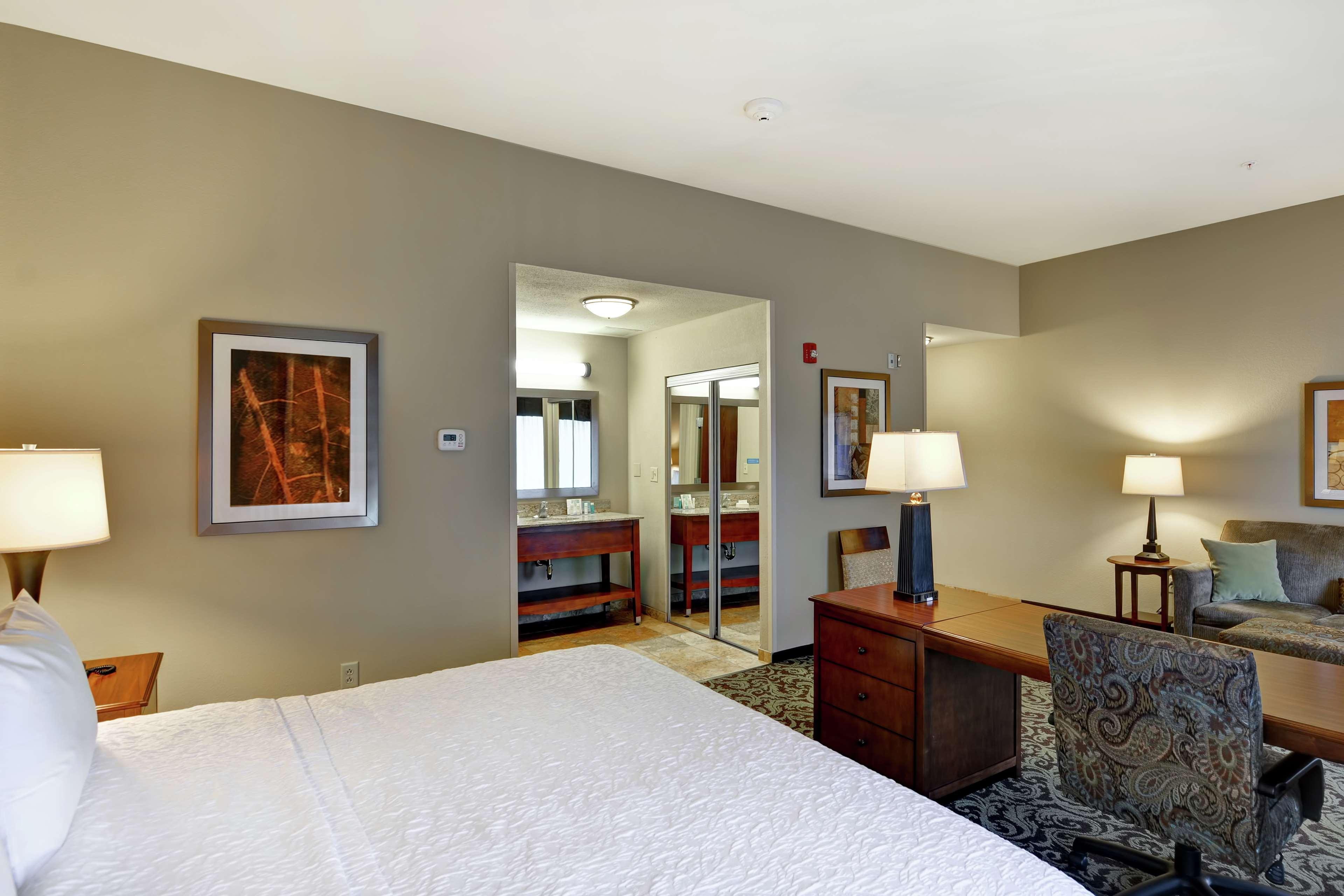 Hampton Inn And Suites New Hartford/Utica Exterior photo
